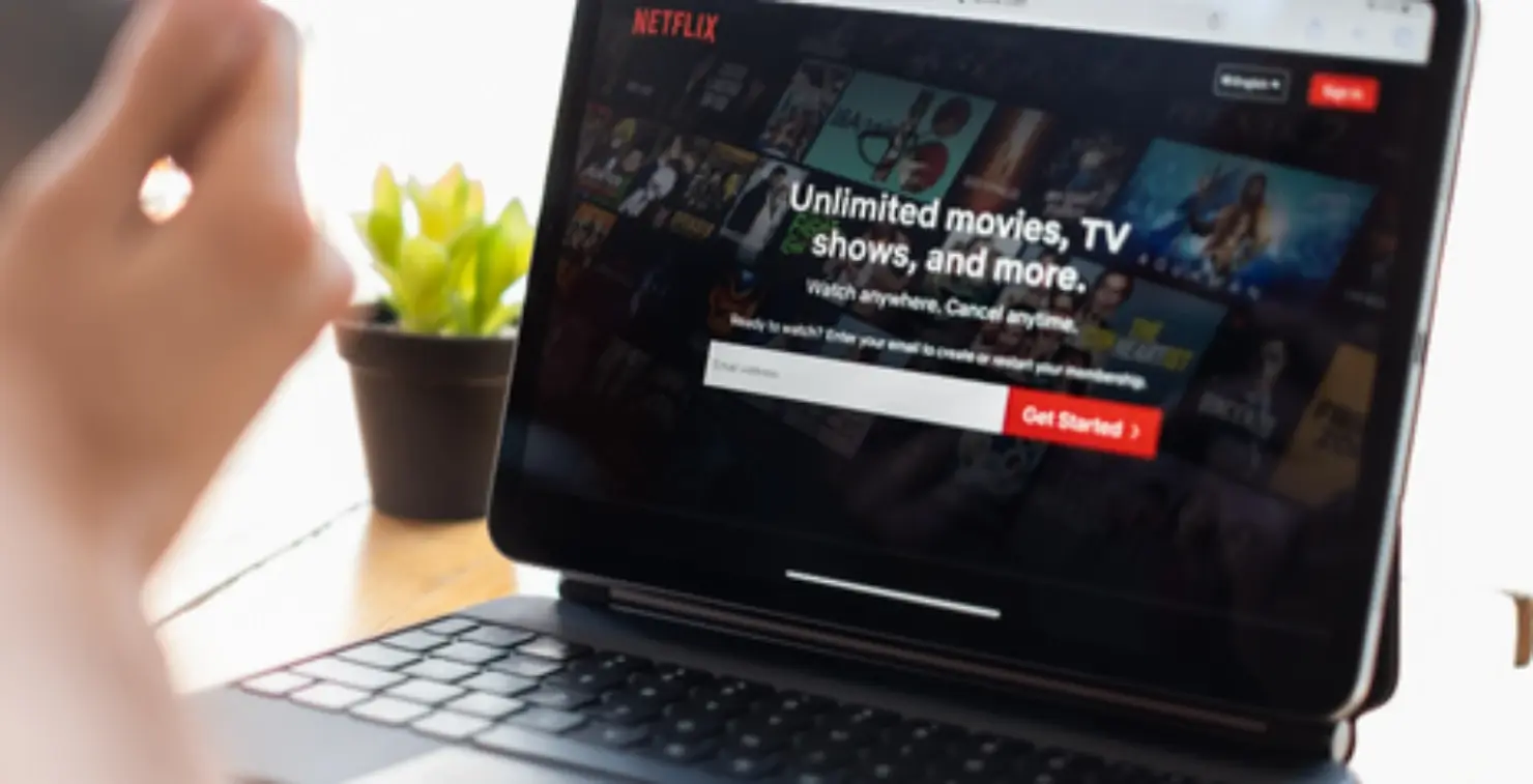 What happens when a fan's subscription expires?